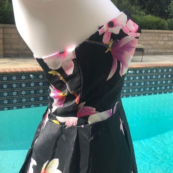 Sequin Hearts Strapless Black & Floral Gown Size 3 - Picture 5 of 8